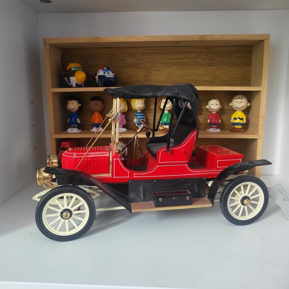 Franklin Mint Red and Black Classic Stanley..